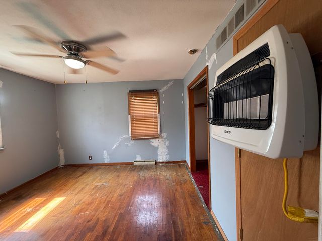 906 S ALLEN ST, Centralia, MO 65240