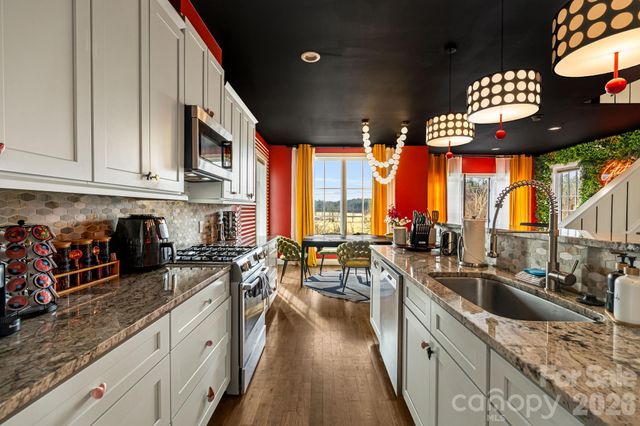 26 Upstream Way, Asheville, NC 28806