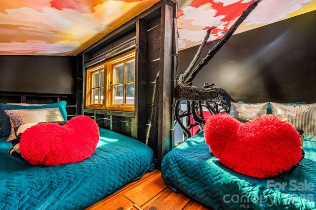 26 Upstream Way, Asheville, NC 28806