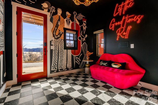 26 Upstream Way, Asheville, NC 28806