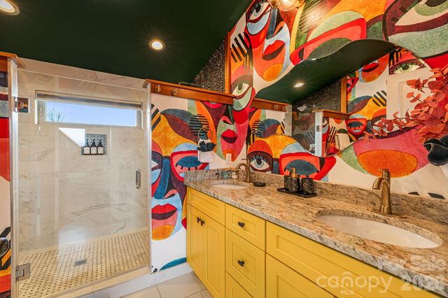 26 Upstream Way, Asheville, NC 28806