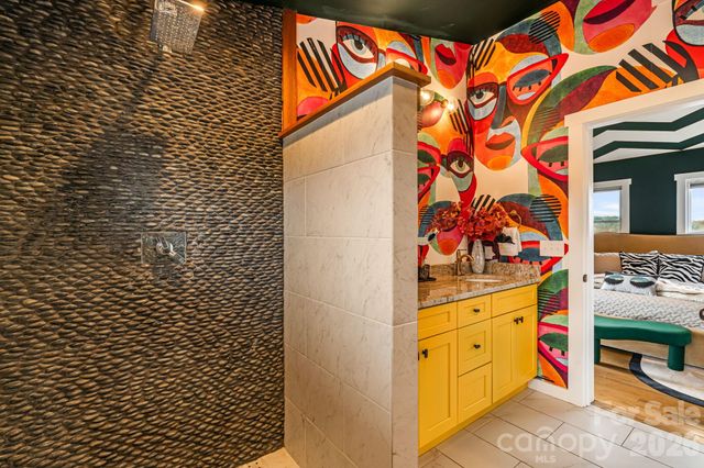 26 Upstream Way, Asheville, NC 28806