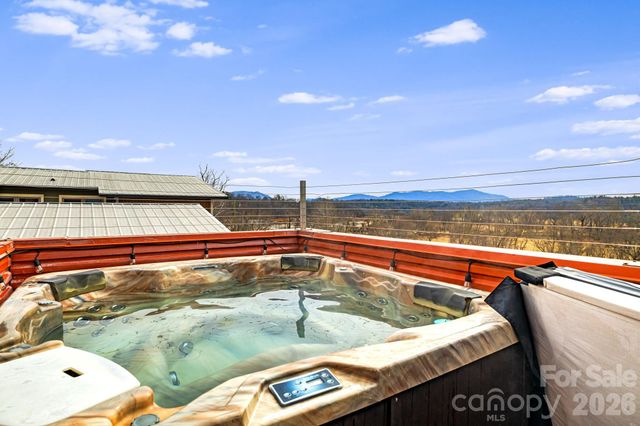 26 Upstream Way, Asheville, NC 28806