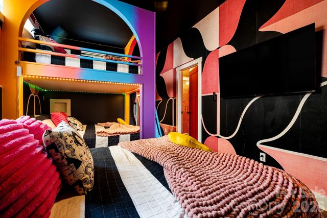 26 Upstream Way, Asheville, NC 28806