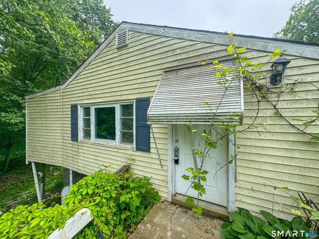 11 Brook Trail, East Hampton, CT 06424