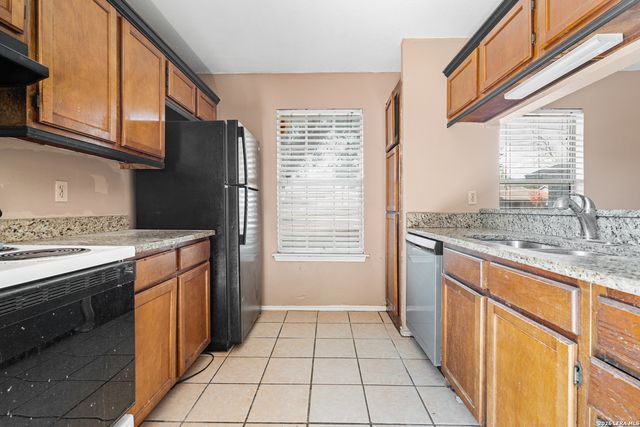 5202 GAWAIN DR, San Antonio, TX 78218