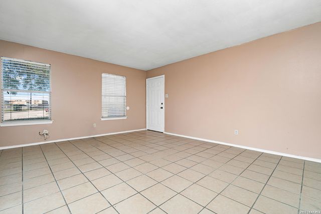 5202 GAWAIN DR, San Antonio, TX 78218