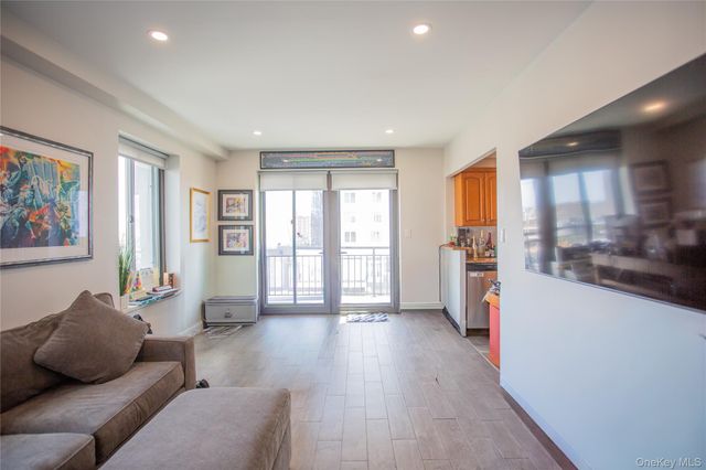 100 W Broadway 3-D, Long Beach, NY 11561