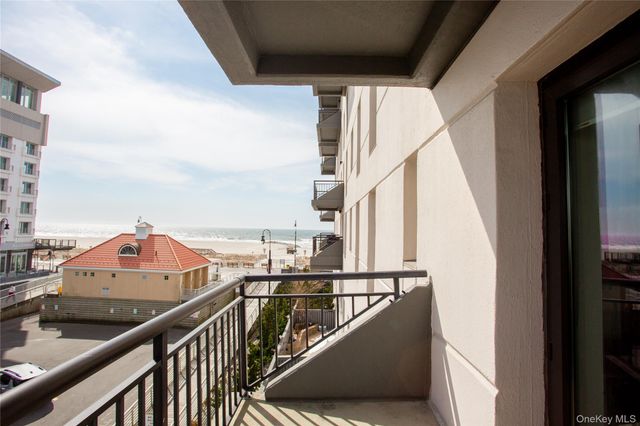 100 W Broadway 3-D, Long Beach, NY 11561