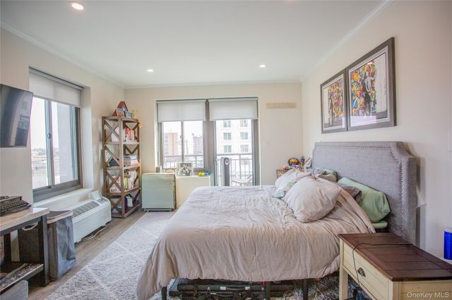 100 W Broadway 3-D, Long Beach, NY 11561
