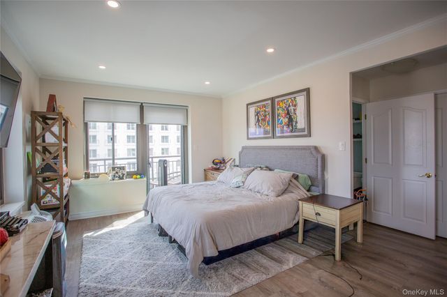 100 W Broadway 3-D, Long Beach, NY 11561
