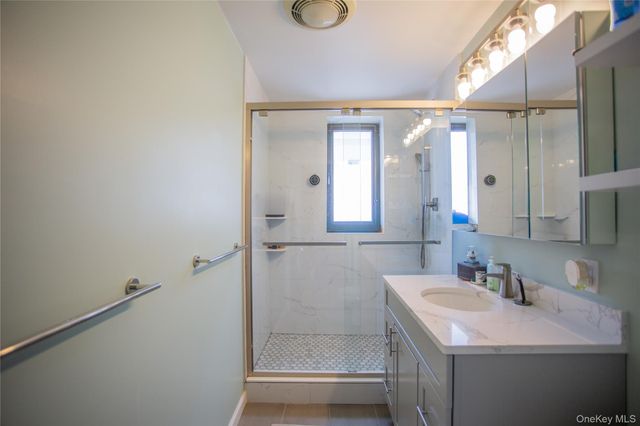 100 W Broadway 3-D, Long Beach, NY 11561