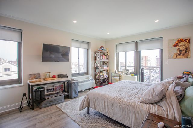 100 W Broadway 3-D, Long Beach, NY 11561