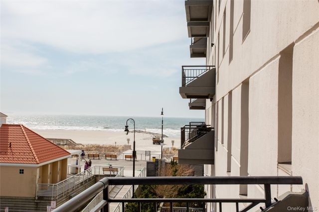 100 W Broadway 3-D, Long Beach, NY 11561
