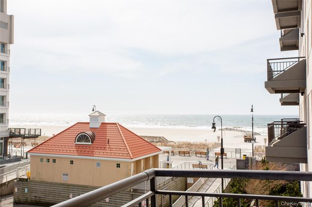 100 W Broadway 3-D, Long Beach, NY 11561
