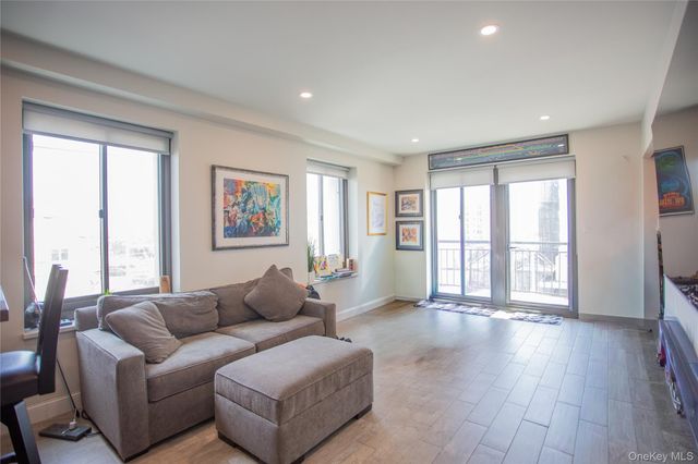 100 W Broadway 3-D, Long Beach, NY 11561