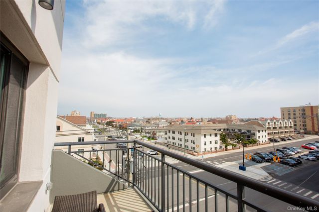 100 W Broadway 3-D, Long Beach, NY 11561