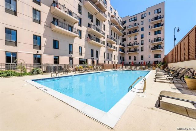 100 W Broadway 3-D, Long Beach, NY 11561