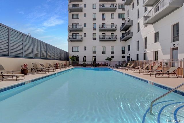100 W Broadway 3-D, Long Beach, NY 11561