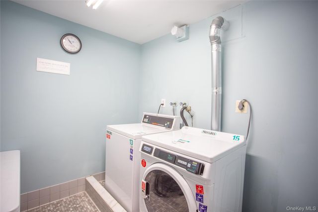100 W Broadway 3-D, Long Beach, NY 11561