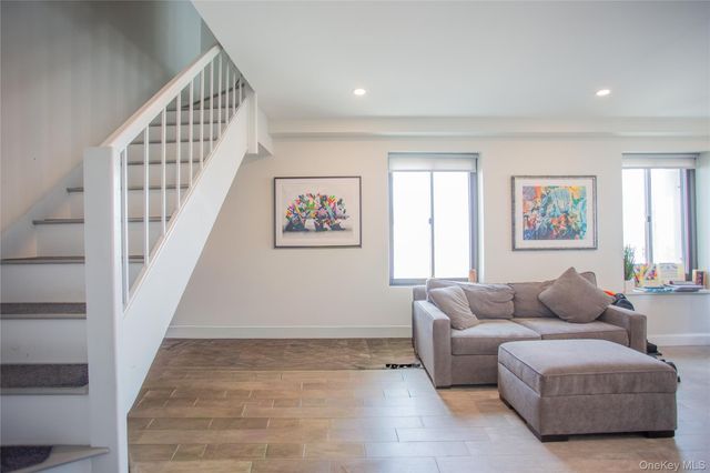100 W Broadway 3-D, Long Beach, NY 11561