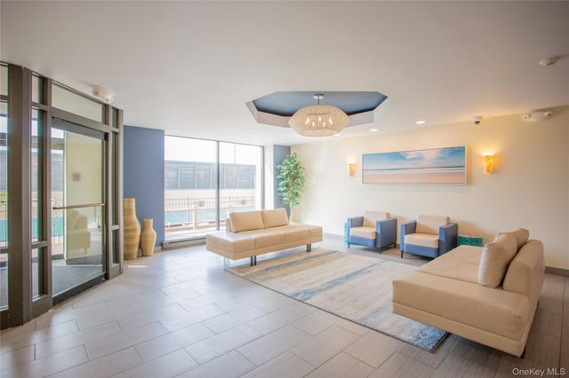 100 W Broadway 3-D, Long Beach, NY 11561