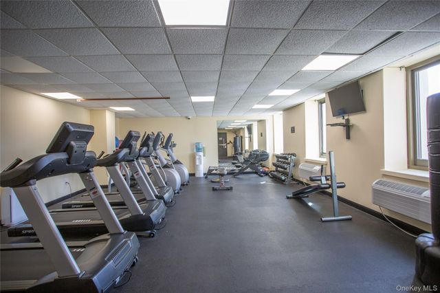 100 W Broadway 3-D, Long Beach, NY 11561