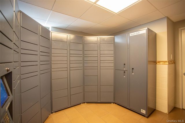 100 W Broadway 3-D, Long Beach, NY 11561