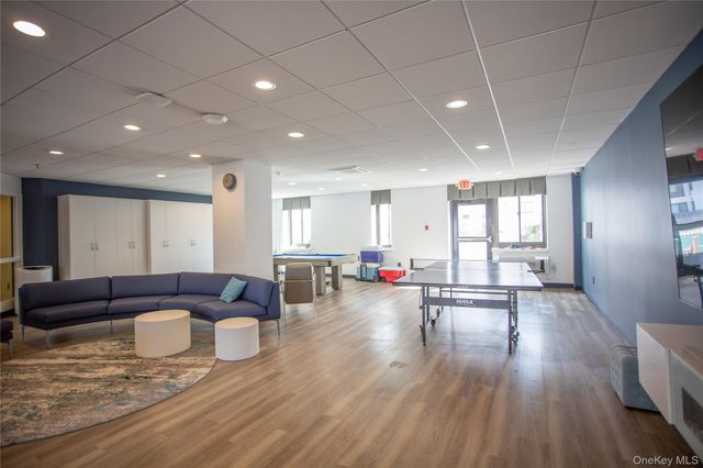 100 W Broadway 3-D, Long Beach, NY 11561
