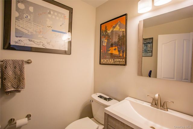 100 W Broadway 3-D, Long Beach, NY 11561