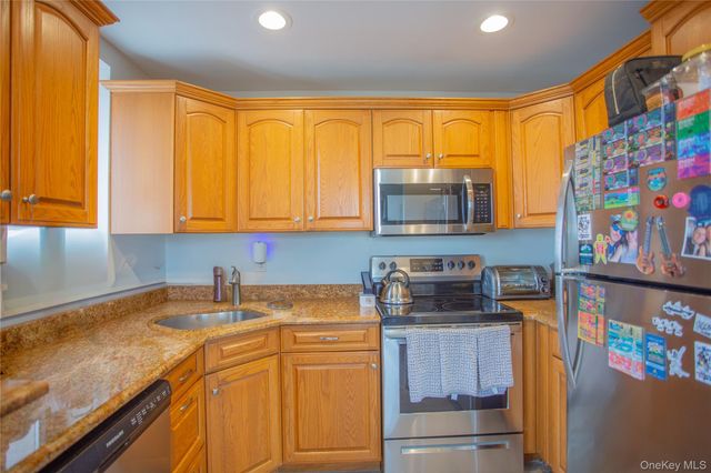 100 W Broadway 3-D, Long Beach, NY 11561