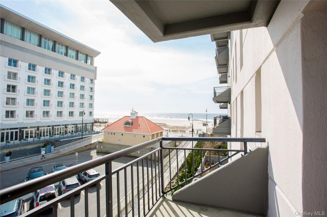100 W Broadway 3-D, Long Beach, NY 11561