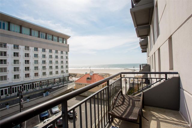 100 W Broadway 3-D, Long Beach, NY 11561