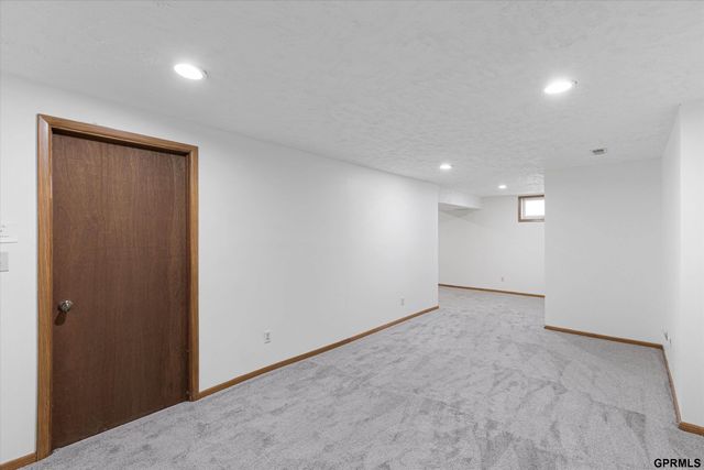 12712 S 28th Avenue, Bellevue, NE 68123