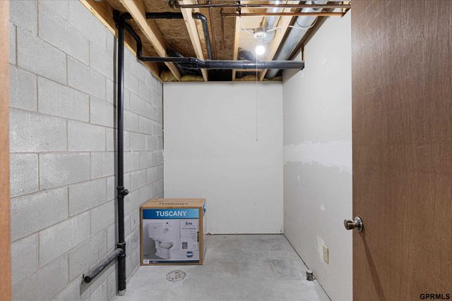 12712 S 28th Avenue, Bellevue, NE 68123