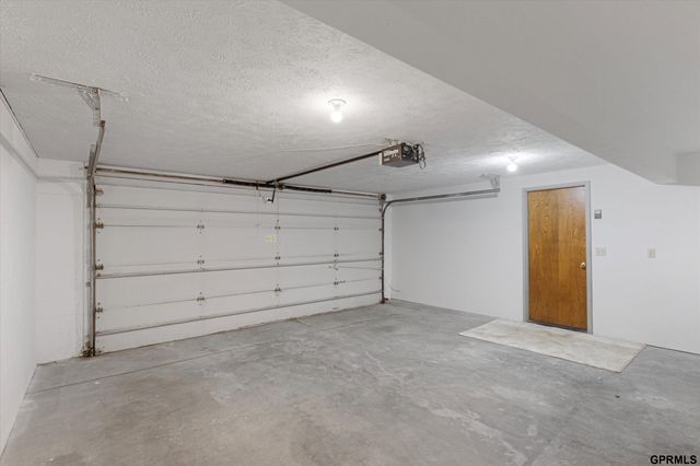 12712 S 28th Avenue, Bellevue, NE 68123