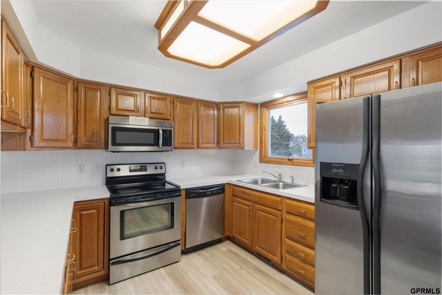 12712 S 28th Avenue, Bellevue, NE 68123