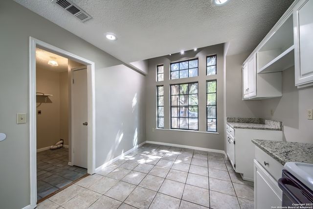16615 SPRUCE TREE LN, San Antonio, TX 78247