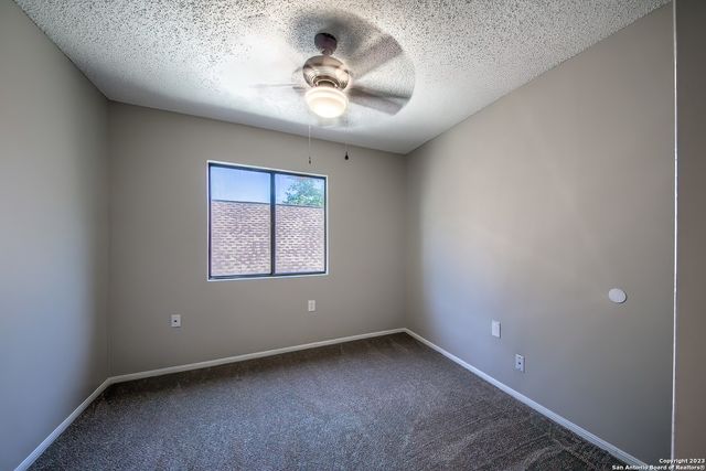 16615 SPRUCE TREE LN, San Antonio, TX 78247