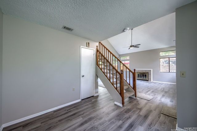 16615 SPRUCE TREE LN, San Antonio, TX 78247