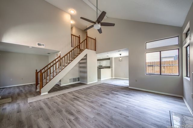 16615 SPRUCE TREE LN, San Antonio, TX 78247