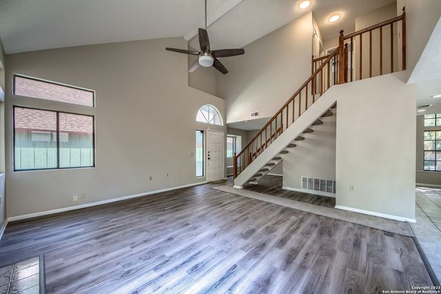 16615 SPRUCE TREE LN, San Antonio, TX 78247