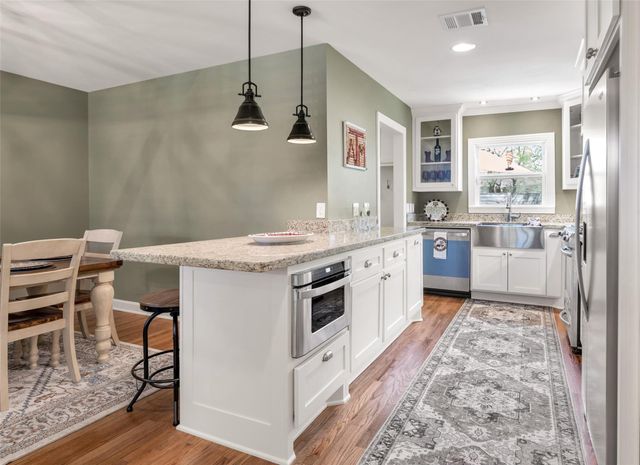 902 Woodland Parkway, College Station, TX 77840