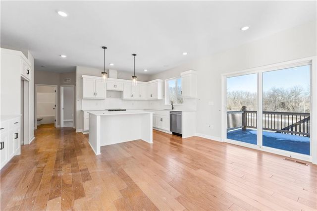 508 SW Amara Drive, Blue Springs, MO 64014