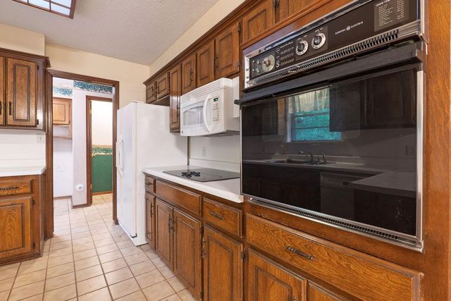 9 N Gilpin Avenue, Shawnee, OK 74804