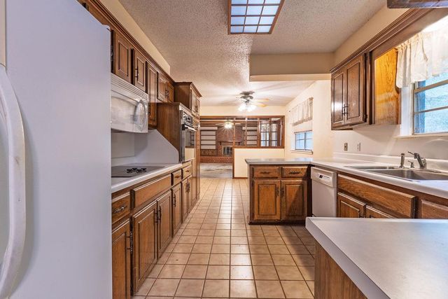 9 N Gilpin Avenue, Shawnee, OK 74804