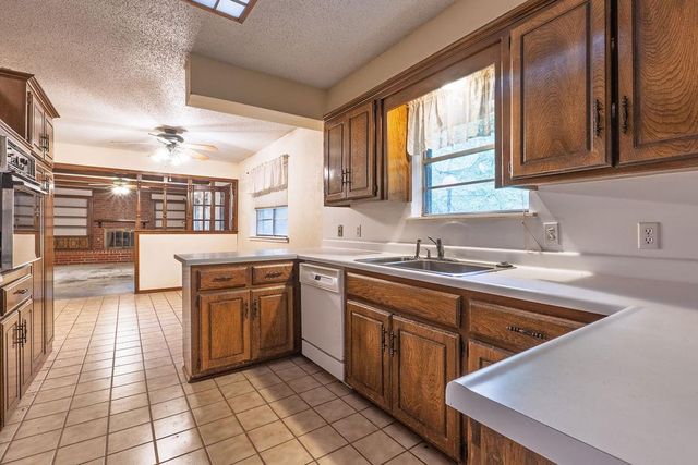 9 N Gilpin Avenue, Shawnee, OK 74804