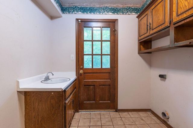 9 N Gilpin Avenue, Shawnee, OK 74804