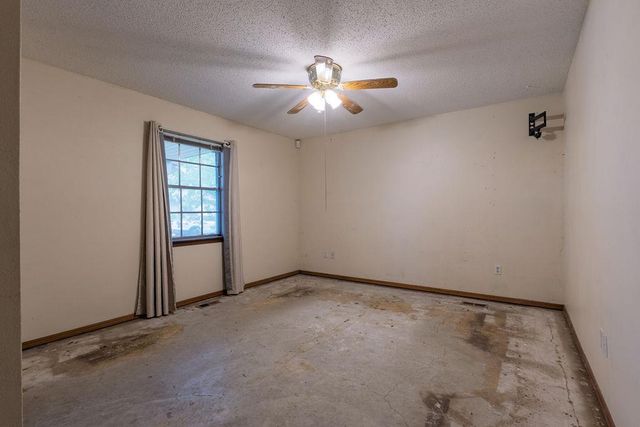 9 N Gilpin Avenue, Shawnee, OK 74804