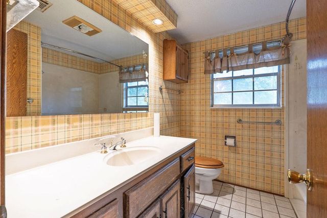 9 N Gilpin Avenue, Shawnee, OK 74804
